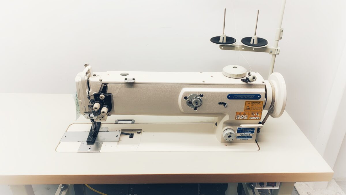 Consew 1510RBL 18" High Speed, Single Needle, Walking Foot, Lockstitch Machine Front View Head