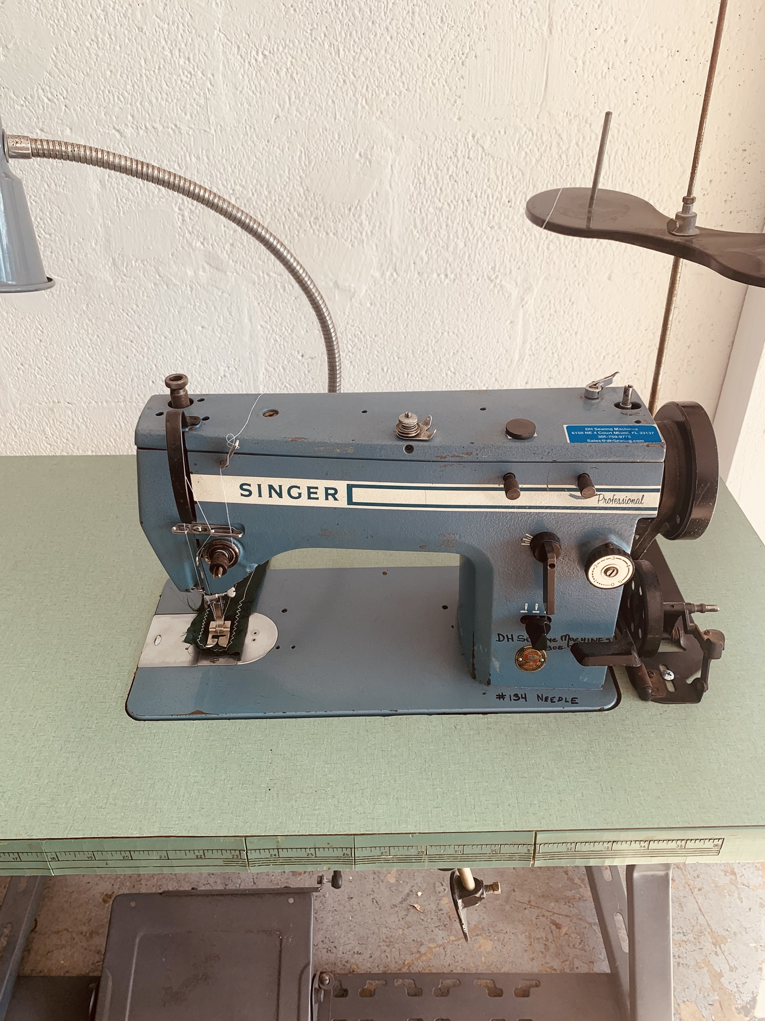 Singer 20U Complete with Table Stand & 110 Volt Motor